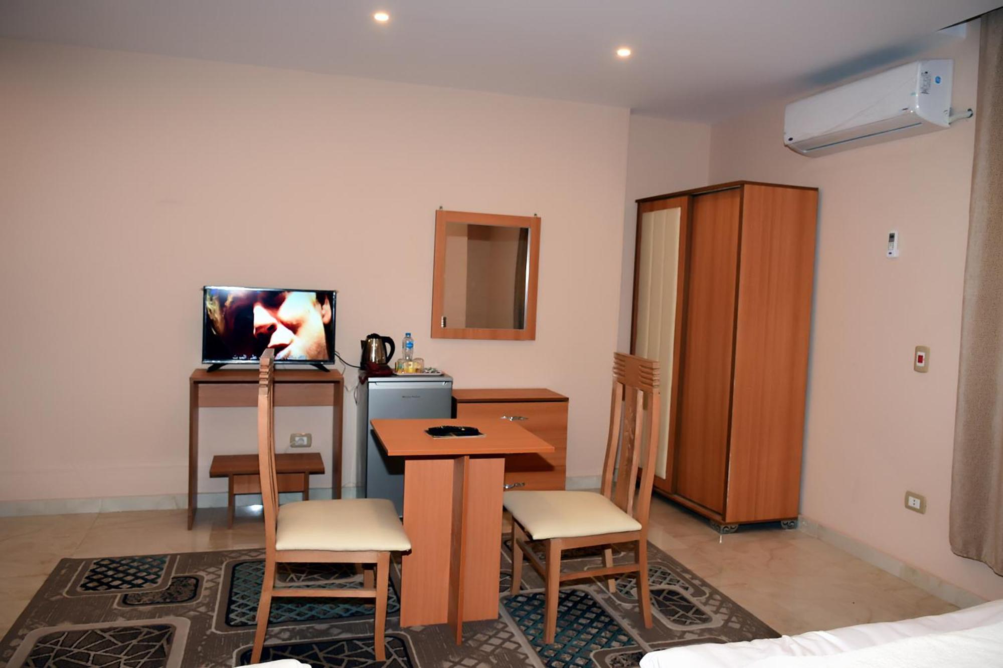 Grand Golden Pyramids View Hotel Kafrat al Jabal Luaran gambar